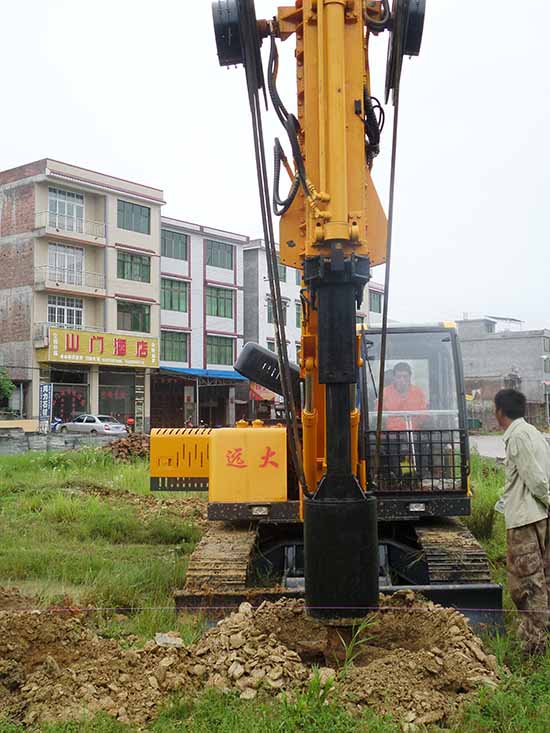 小优视频污建筑机械厂履带式小优视频永久免费观看施工中